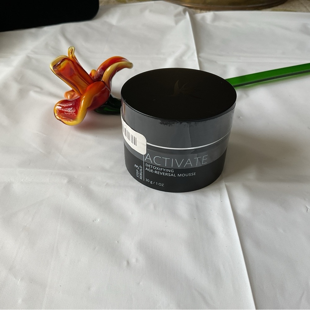 Beauty Society-Activate Detoxifying Age-Reversal Mousse 10z/30g -New